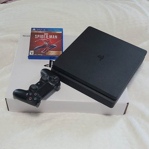 Play Station 4 - Picture 1 of 2